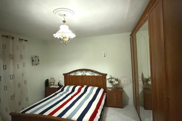 Shtepi me qera Apartament ne Tirane, 3+1, Mobilimi E mobiluar, Pagesa 45,000  Leke.
