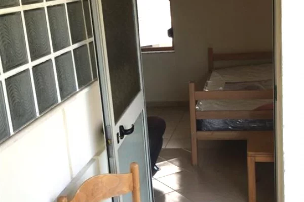 Shtepi me qera Apartament ne Tirane, Garsoniere, Mobilimi E mobiluar, Pagesa 30,000  Leke.
