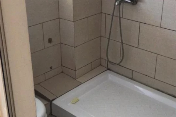 Shtepi me qera Apartament ne Tirane, Garsoniere, Mobilimi E mobiluar, Pagesa 30,000  Leke.