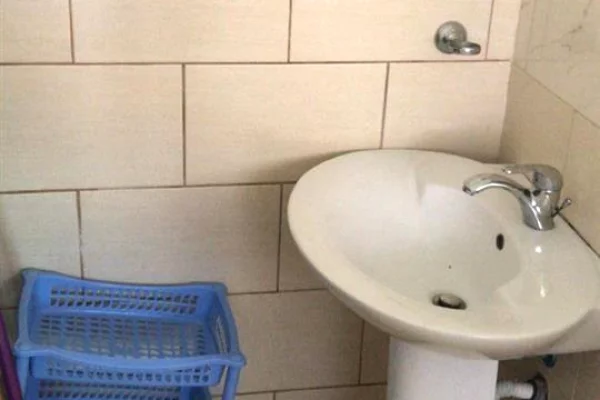 Shtepi me qera Apartament ne Tirane, Garsoniere, Mobilimi E mobiluar, Pagesa 30,000  Leke.