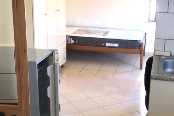 Shtepi me qera Apartament ne Tirane, Garsoniere, Mobilimi E mobiluar, Pagesa 30,000  Leke.