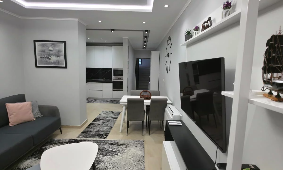 Appartamento in vendita a Tirana 2+1, Arredato