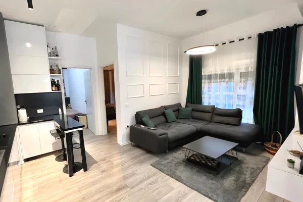 Shitet super apartament 2+1