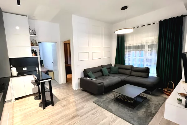 Shtepi ne shitje Apartament ne Tirane, 2+1, Mobilimi E mobiluar, Pagesa 14,500,000  Leke.