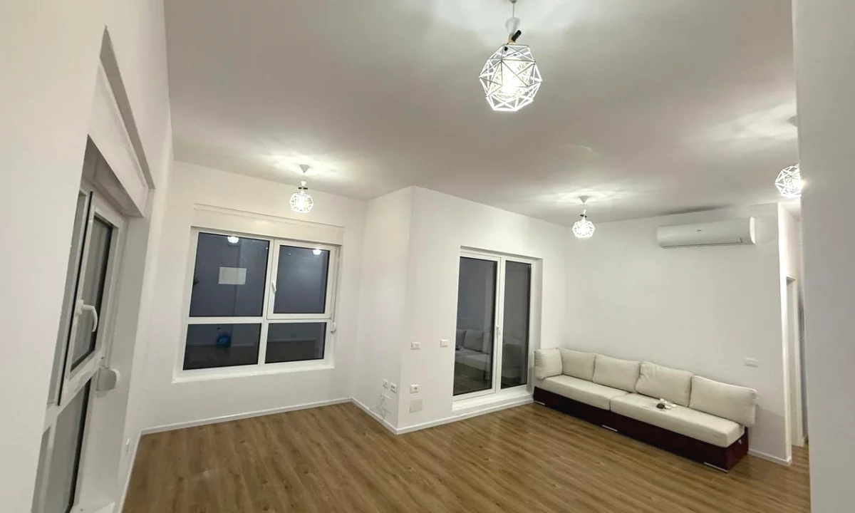 Ambient zyre me qera (40,000 lek/muaj)