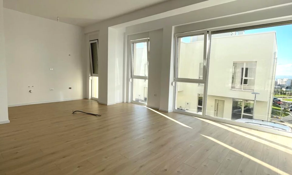 Shtepi ne shitje Vila Luksoze ne Tirane, 4+1, Mobilimi Bosh, pa mobiluar, Pagesa 379,000  Euro.