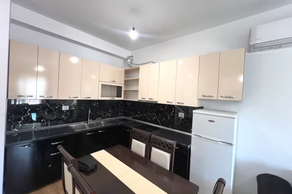 Shtepi me qera Apartament ne Tirane, 2+1, Mobilimi E mobiluar, Pagesa 45,000  Leke.