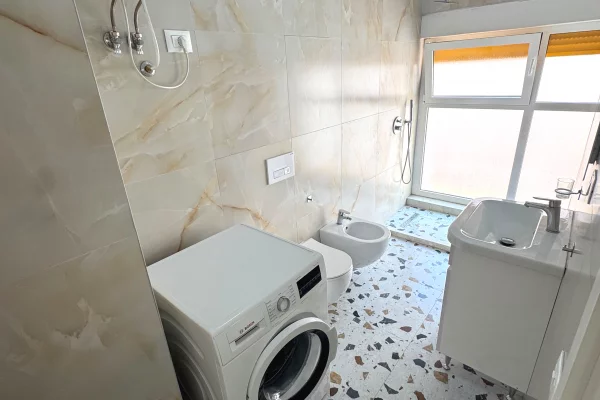 Shtepi ne shitje Apartament ne Tirane, 1+1, Mobilimi E mobiluar, Pagesa 115,000  Euro.