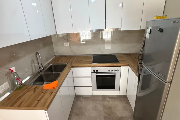 Shtepi ne shitje Apartament ne Tirane, 1+1, Mobilimi E mobiluar, Pagesa 115,000  Euro.