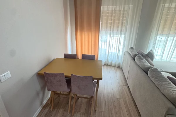Shtepi ne shitje Apartament ne Tirane, 1+1, Mobilimi E mobiluar, Pagesa 115,000  Euro.