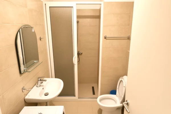 Shtepi ne shitje Apartament ne Tirane, 1+1, Mobilimi E mobiluar, Pagesa 130,000  Euro.