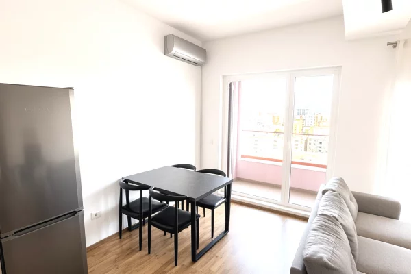 Shtepi ne shitje Apartament ne Tirane, 1+1, Mobilimi E mobiluar, Pagesa 130,000  Euro.