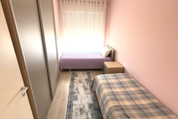 Shtepi ne shitje Apartament ne Tirane, 2+1, Mobilimi E mobiluar, Pagesa 167,000  Euro.