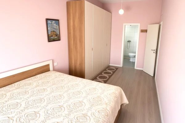 Shtepi ne shitje Apartament ne Tirane, 2+1, Mobilimi E mobiluar, Pagesa 167,000  Euro.