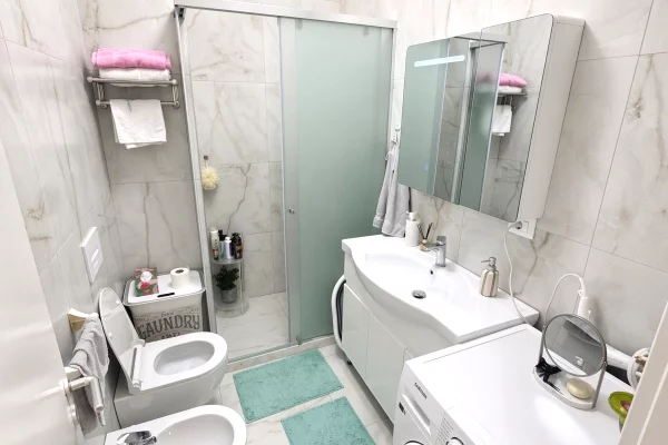 Shtepi ne shitje Apartament ne Tirane, 1+1, Mobilimi E mobiluar, Pagesa 15,300,000  Leke.