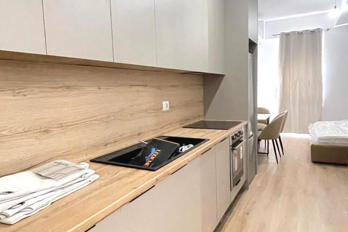 Shtepi ne shitje Apartament ne Tirane, Garsoniere, Mobilimi E mobiluar, Pagesa 63,000  Euro.