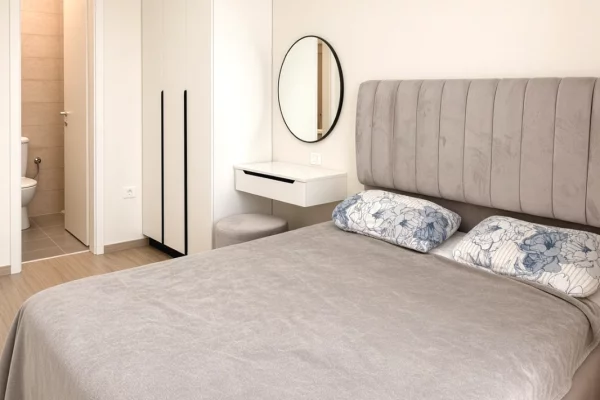 Shtepi ne shitje Apartament ne Tirane, 2+1, Mobilimi E mobiluar, Pagesa 180,000  Euro.