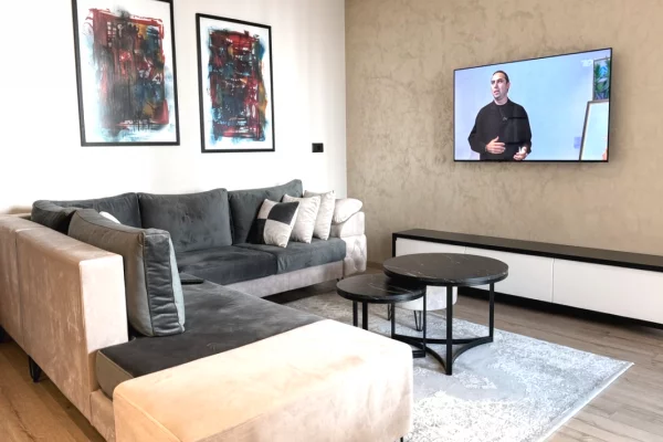 Shtepi ne shitje Apartament ne Tirane, 2+1, Mobilimi E mobiluar, Pagesa 180,000  Euro.
