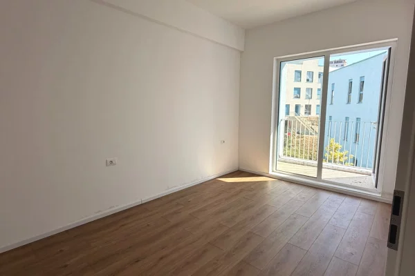 Shtepi ne shitje Apartament ne Tirane, 1+1, Mobilimi Bosh, pa mobiluar, Pagesa 90,000  Euro.