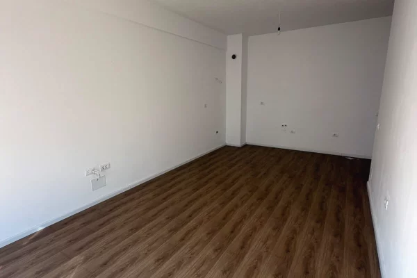 Shtepi ne shitje Apartament ne Tirane, 1+1, Mobilimi Bosh, pa mobiluar, Pagesa 90,000  Euro.