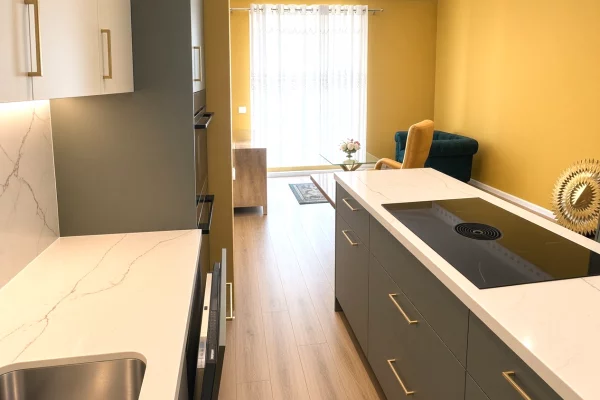 Shtepi ne shitje Apartament ne Tirane, 3+1, Mobilimi Pjeserisht e mobiluar, Pagesa 190,000  Euro.