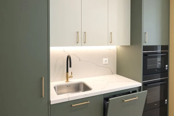 Shtepi ne shitje Apartament ne Tirane, 3+1, Mobilimi Pjeserisht e mobiluar, Pagesa 190,000  Euro.