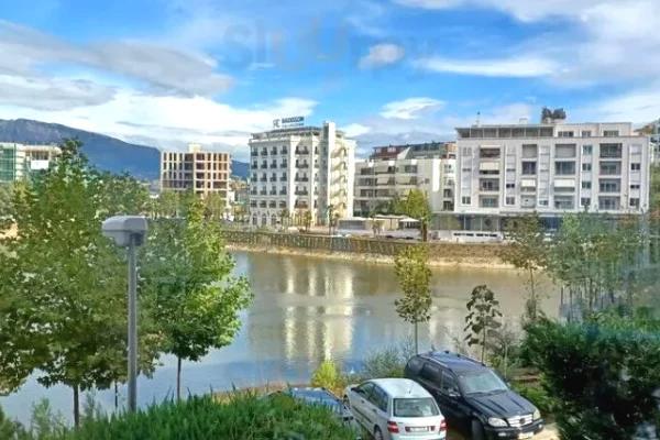 Ambient biznesi ne shitje 1+1 ne Tirane - 14,000,000 Leke