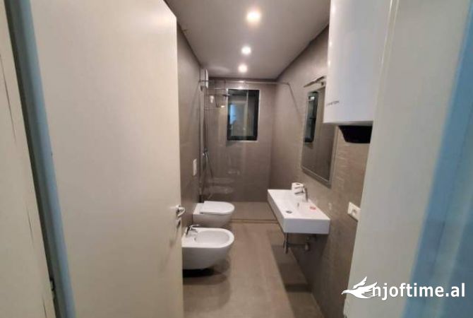 Shtepi me qera Apartament ne Tirane, 2+1, Mobilimi E mobiluar, Pagesa 65,000  Leke.