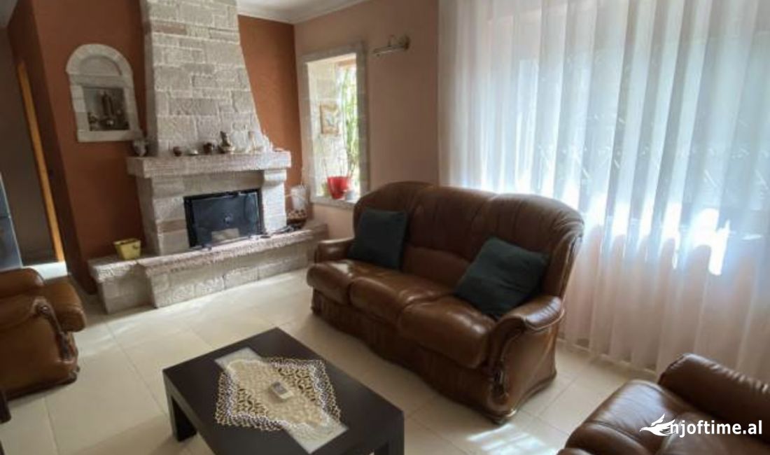 Shtepi ne shitje Apartament ne Tirane, 4+1, Mobilimi Pjeserisht e mobiluar, Pagesa 225,000  Euro.