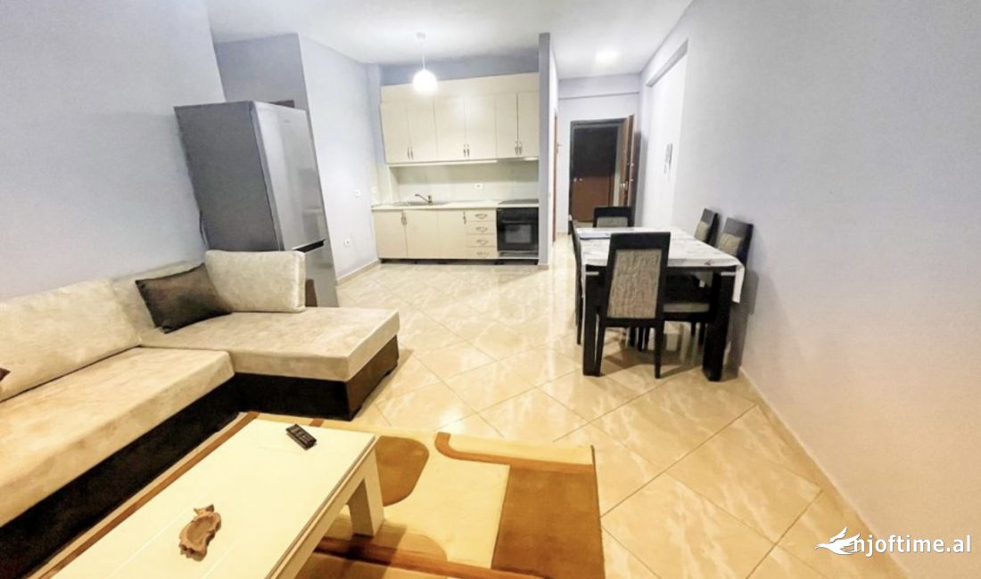 Shtepi me qera Apartament ne Tirane, 2+1, Mobilimi E mobiluar, Pagesa 550  Euro.