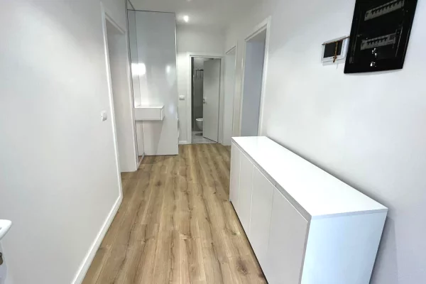 Shtepi me qera Shtepi Private ne Tirane, 2+1, Mobilimi E mobiluar, Pagesa 1,000  Euro.
