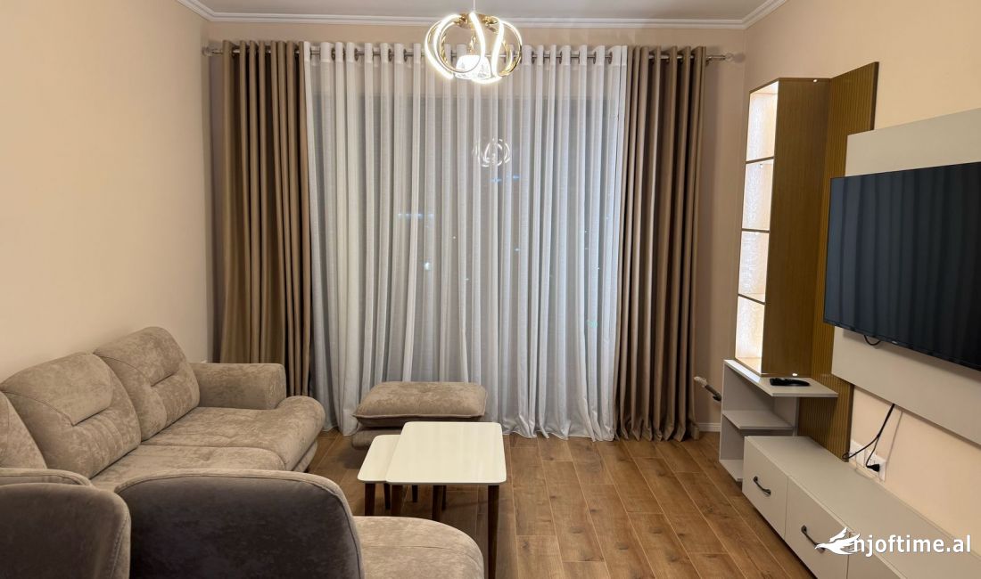 Shtepi me qera Apartament ne Tirane, 2+1, Mobilimi E mobiluar, Pagesa 700  Euro.