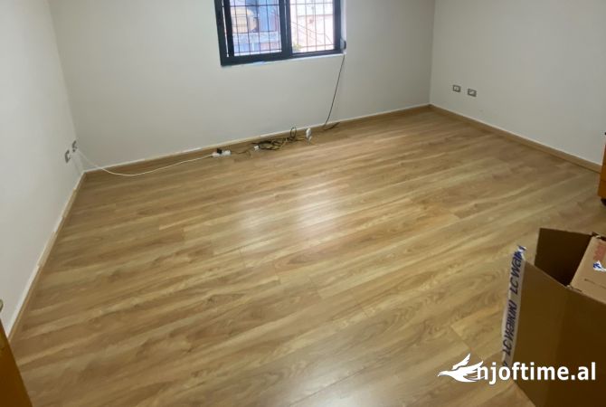 Ambient biznesi me qera 3+1 ne Tirane - 45,000 Leke