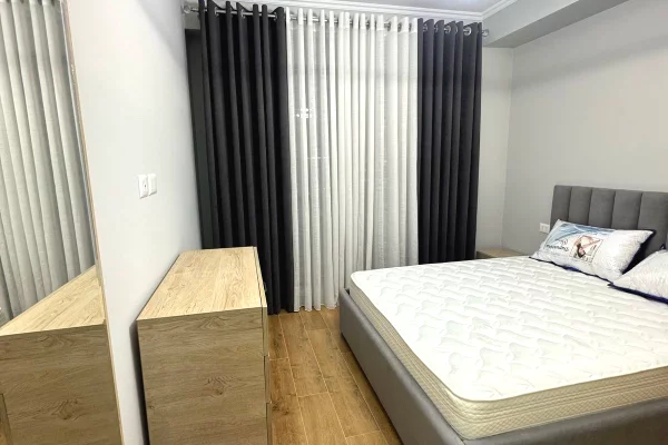Shtepi me qera Apartament ne Tirane, 2+1, Mobilimi E mobiluar, Pagesa 80,000  Leke.