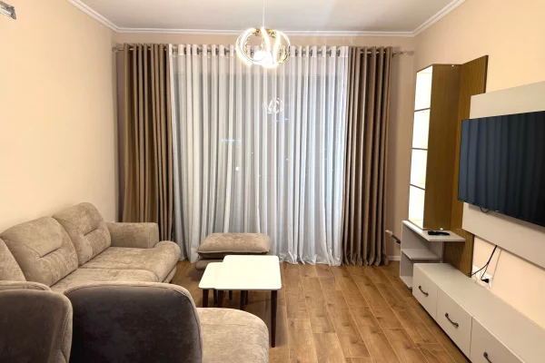 Shtepi me qera 2+1 ne Tirane - 80,000 Leke