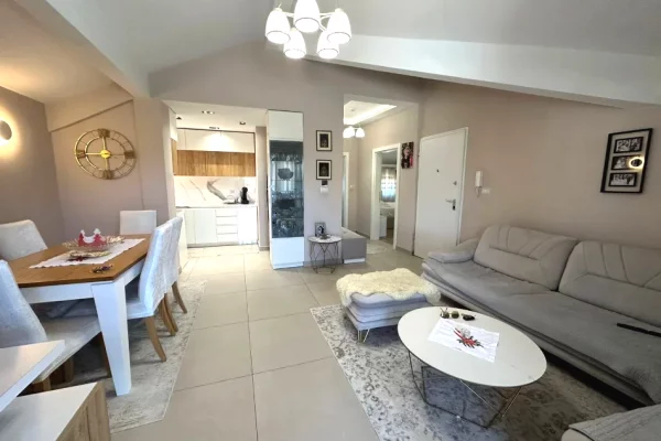 QERA - Super  Apartament 2+1 me Verande