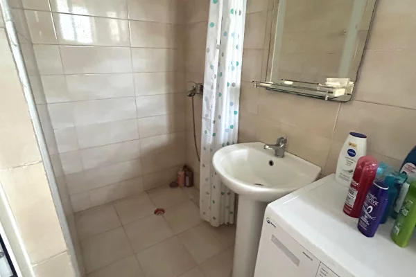 Shtepi ne shitje Duplex(shtepi me 2 kate) ne Durres, 3+1, Mobilimi Pjeserisht e mobiluar, Pagesa 150,000  Euro.