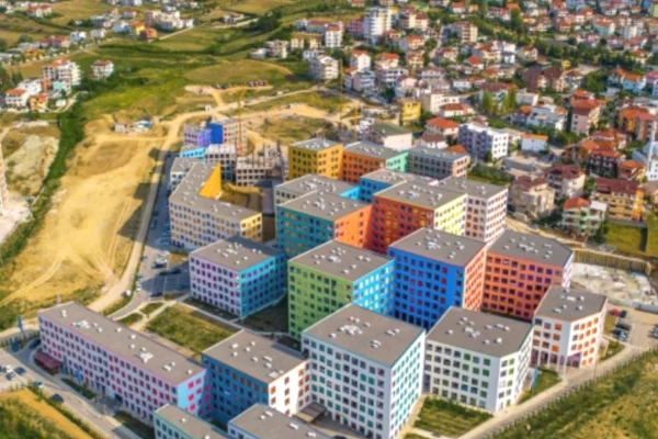 Shtepi ne shitje Apartament ne Tirane, 4+1, Mobilimi Bosh, pa mobiluar, Pagesa 400,000  Euro.