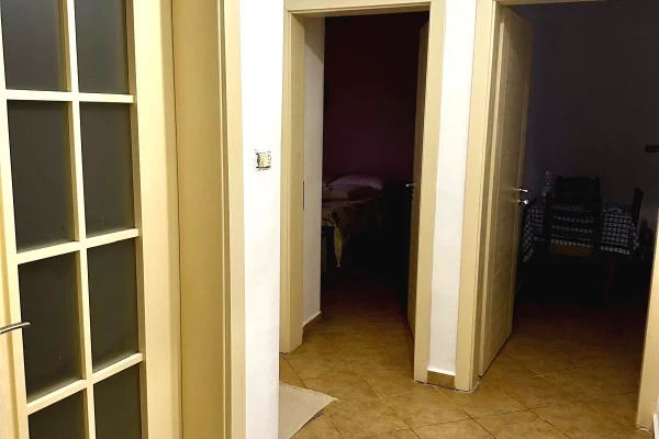 Shtepi ne shitje Apartament ne Tirane, 1+1, Mobilimi Pjeserisht e mobiluar, Pagesa 170,000  Euro.