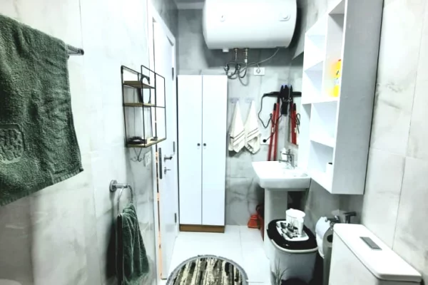 Shtepi ne shitje Apartament ne Tirane, Garsoniere, Mobilimi E mobiluar, Pagesa 7,700,000  Leke.
