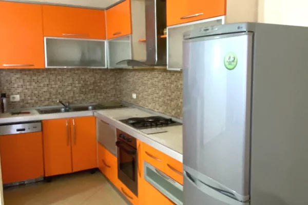 Shtepi me qera Apartament ne Tirane, 3+1, Mobilimi E mobiluar, Pagesa 70,000  Leke.