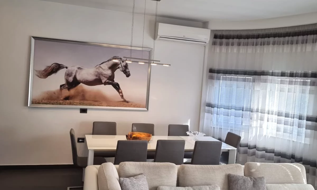 Shtepi me qera Apartament ne Tirane, 3+1, Mobilimi E mobiluar, Pagesa 75,000  Leke.