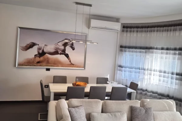 Shtepi me qera Apartament ne Tirane, 3+1, Mobilimi E mobiluar, Pagesa 80,000  Leke.