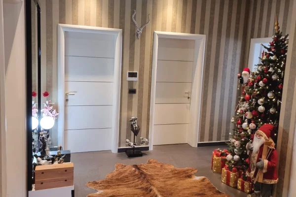 Shtepi me qera Apartament ne Tirane, 3+1, Mobilimi E mobiluar, Pagesa 80,000  Leke.