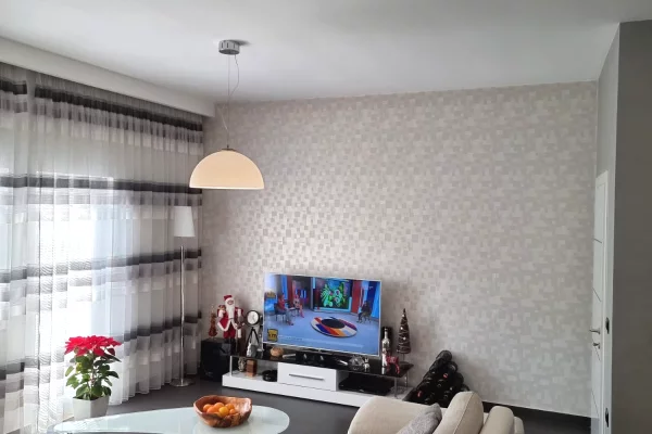 Shtepi me qera 3+1 ne Tirane - 80,000 Leke