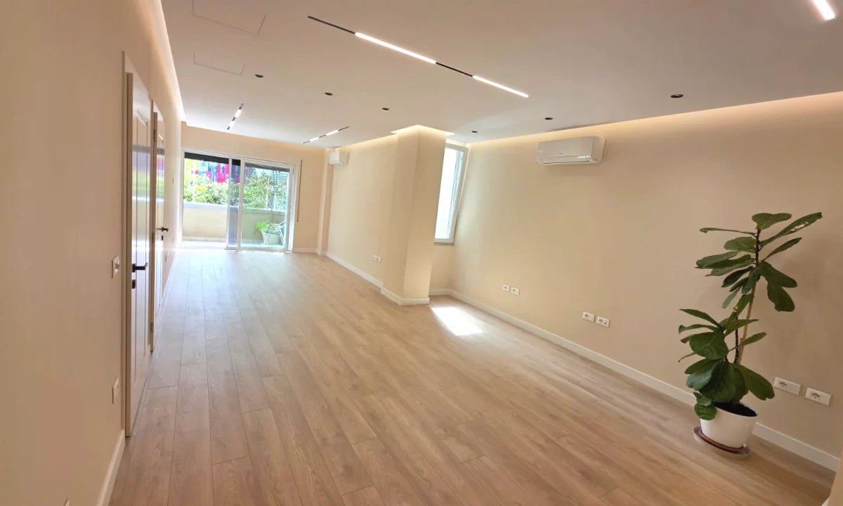 Stadiumi Air Albania- 2+1+2 me Post Parkimi