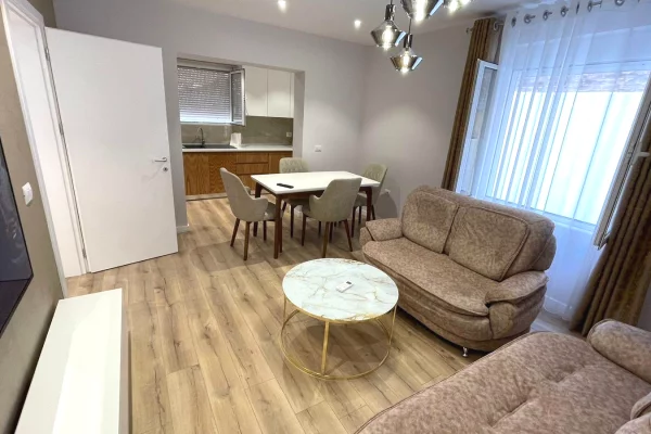 Shtepi me qera 2+1 ne Tirane - 800 Euro