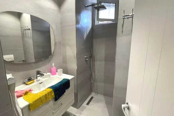 Shtepi me qera Shtepi Private ne Tirane, 2+1, Mobilimi E mobiluar, Pagesa 800  Euro.