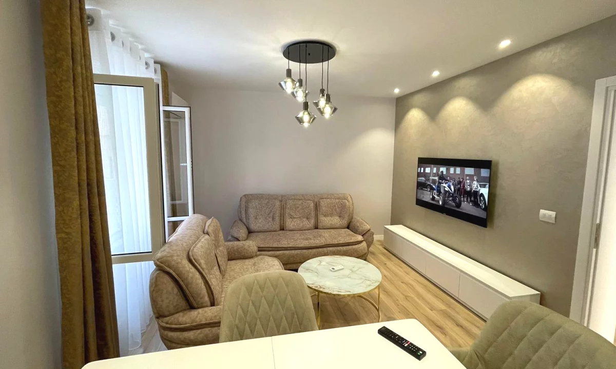 Shtepi me qera Shtepi Private ne Tirane, 2+1, Mobilimi E mobiluar, Pagesa 800  Euro.