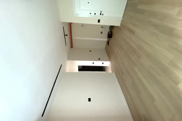 Shtepi ne shitje Apartament ne Tirane, 1+1, Mobilimi Bosh, pa mobiluar, Pagesa 150,000  Euro.